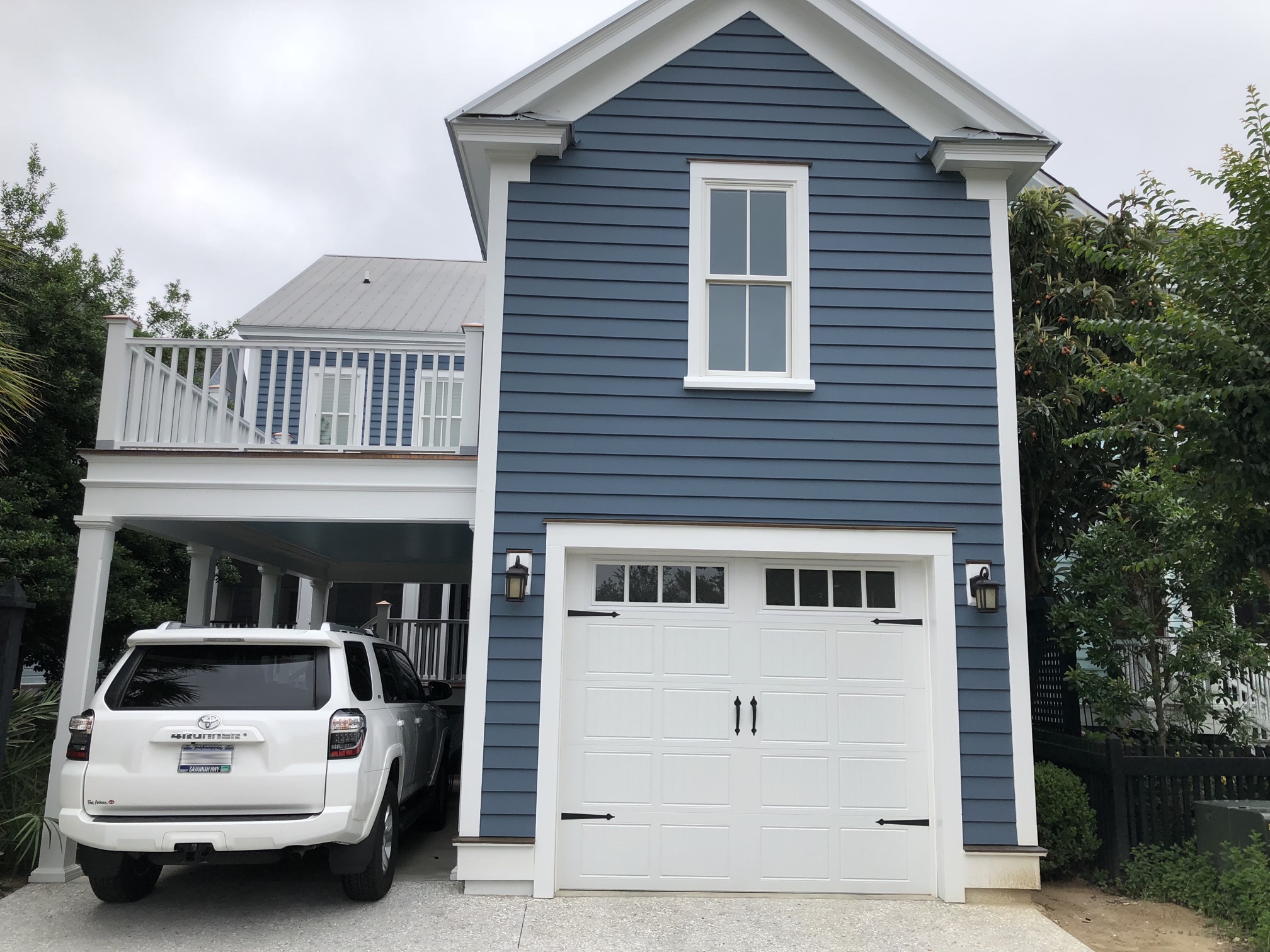 Garage Doors of I'On – I'On, image size:2016x1512